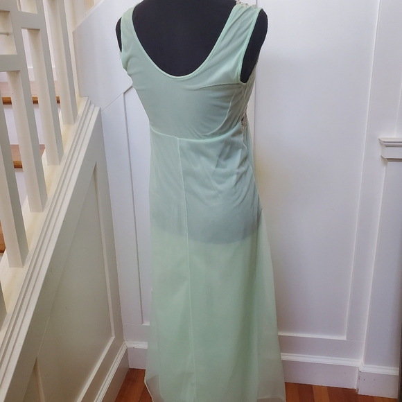 Elegant Mint Green Night Gown - Picture 5 of 7